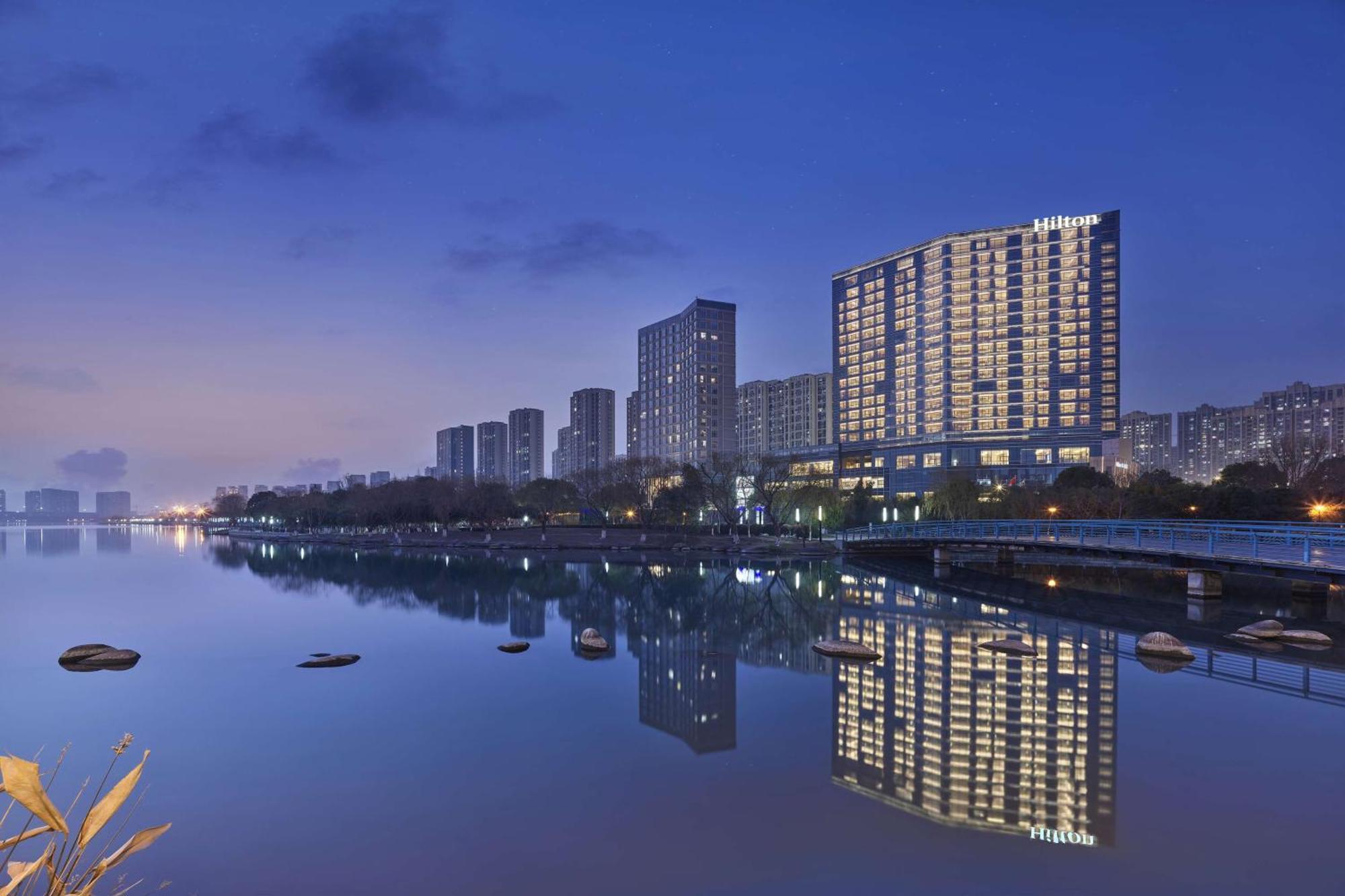 Hilton Suzhou Yinshan Lake Hotell Exteriör bild